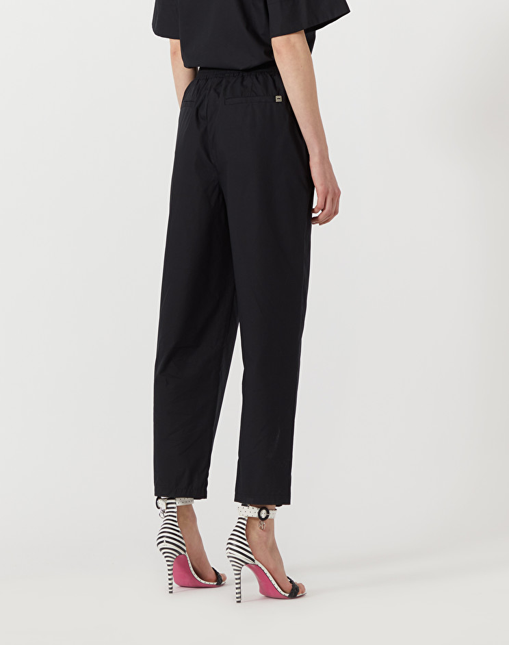 Pantaloni neri con elastico in vita online